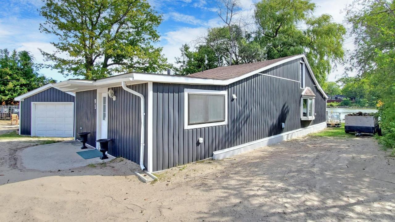 Main Beach River Retreat - Wasaga Beach 1 - Main Strip - 95 Mosley St Luaran gambar